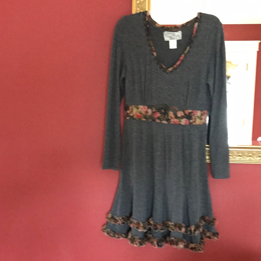 Long sleeve gray dress